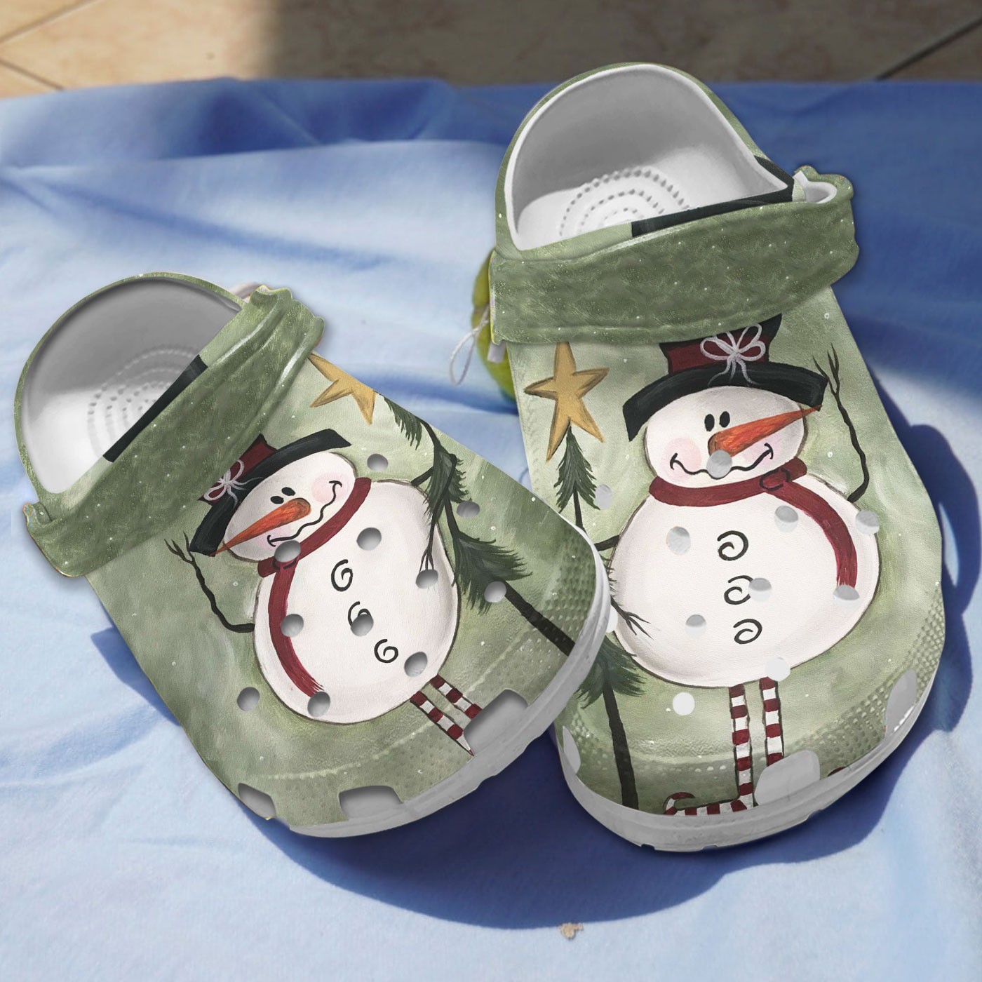 so cute snowman light green clogs non slip unisex clogs for christmas soawu