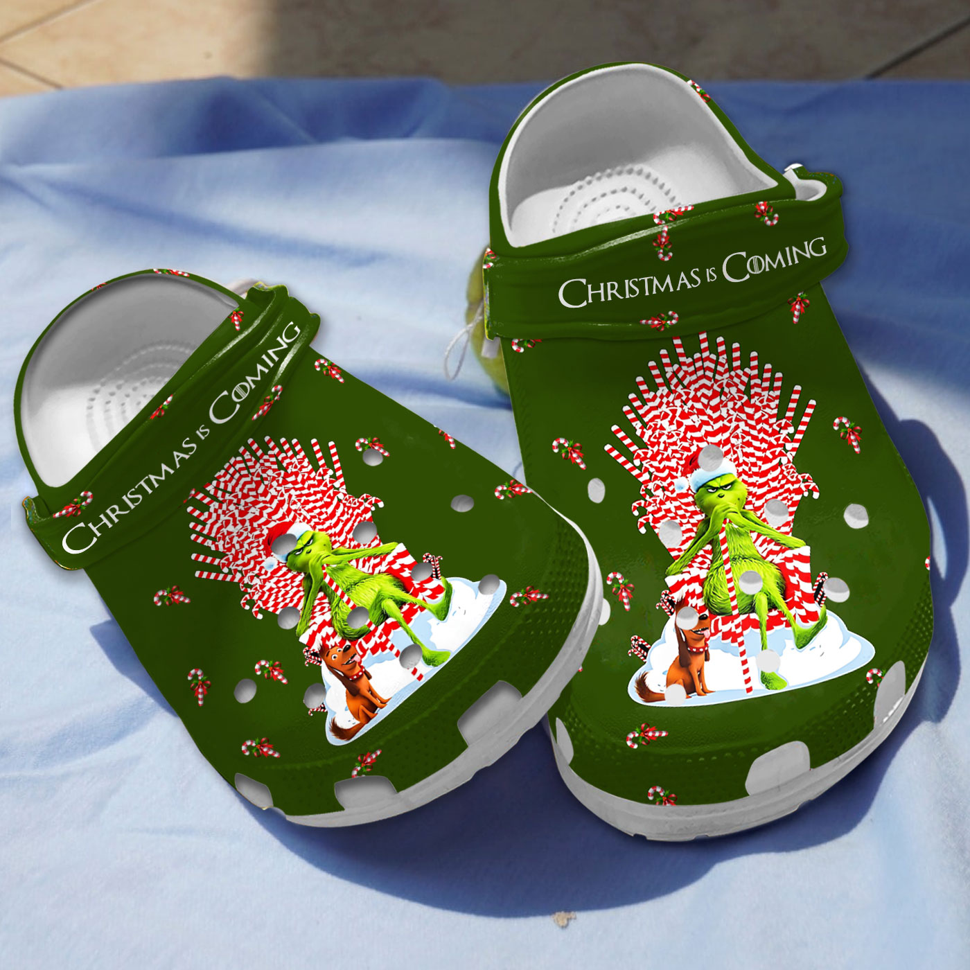 eye catching and stylish christmas is coming grinch clogs 7ioxl