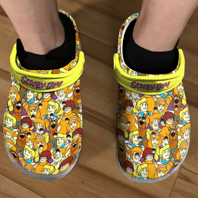 scooby doo cartoon characters lightweight and durable yellow clogs cute and safe for outdoor walking! fhgbs