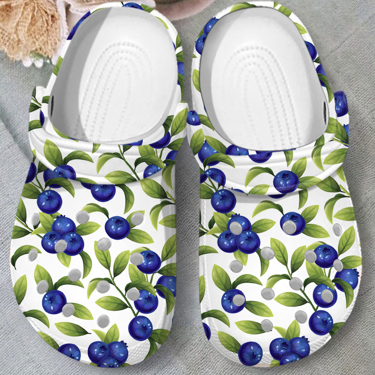 breathable and fluffy blueberry white clogs suitable for outdoor walking nvnq3