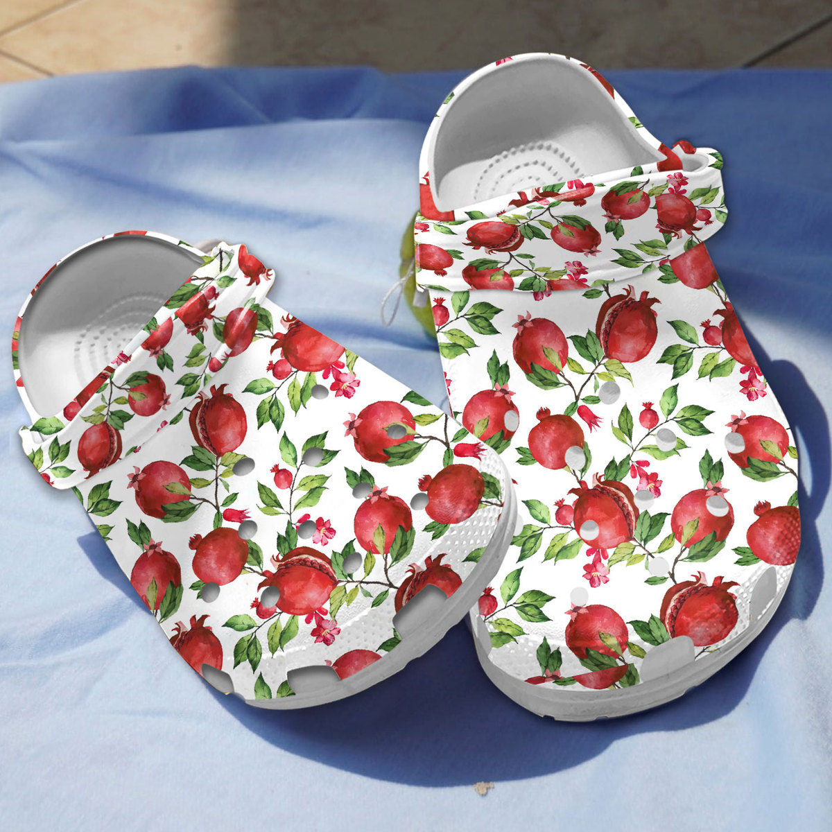 breathable and safety pomegranate white clogs easy to clean and quick to dry awrwc