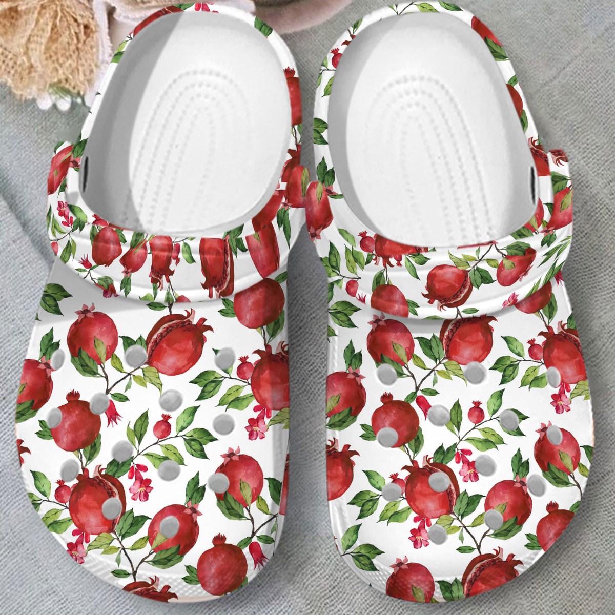 breathable and safety pomegranate white clogs easy to clean and quick to dry wljeu