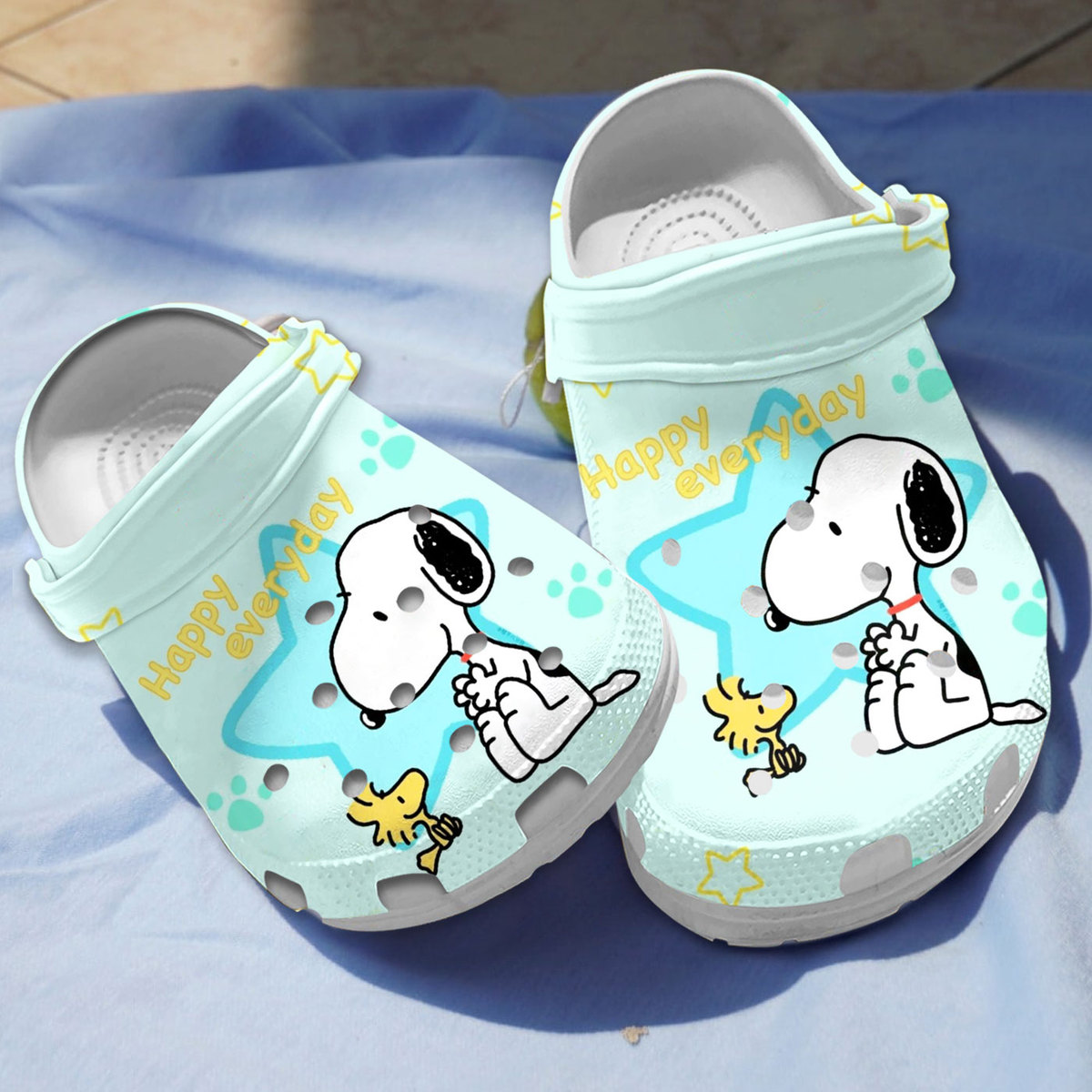 classic design snoopy green clogs suitable for outdoor walking erffl