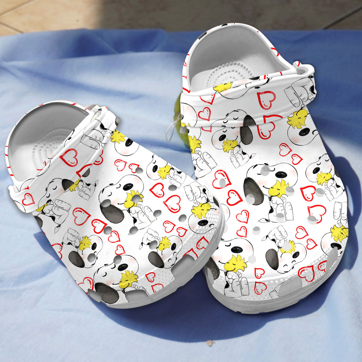 comfortable and breathable snoopy white clogs suitable for outdoor walking 6gcmm