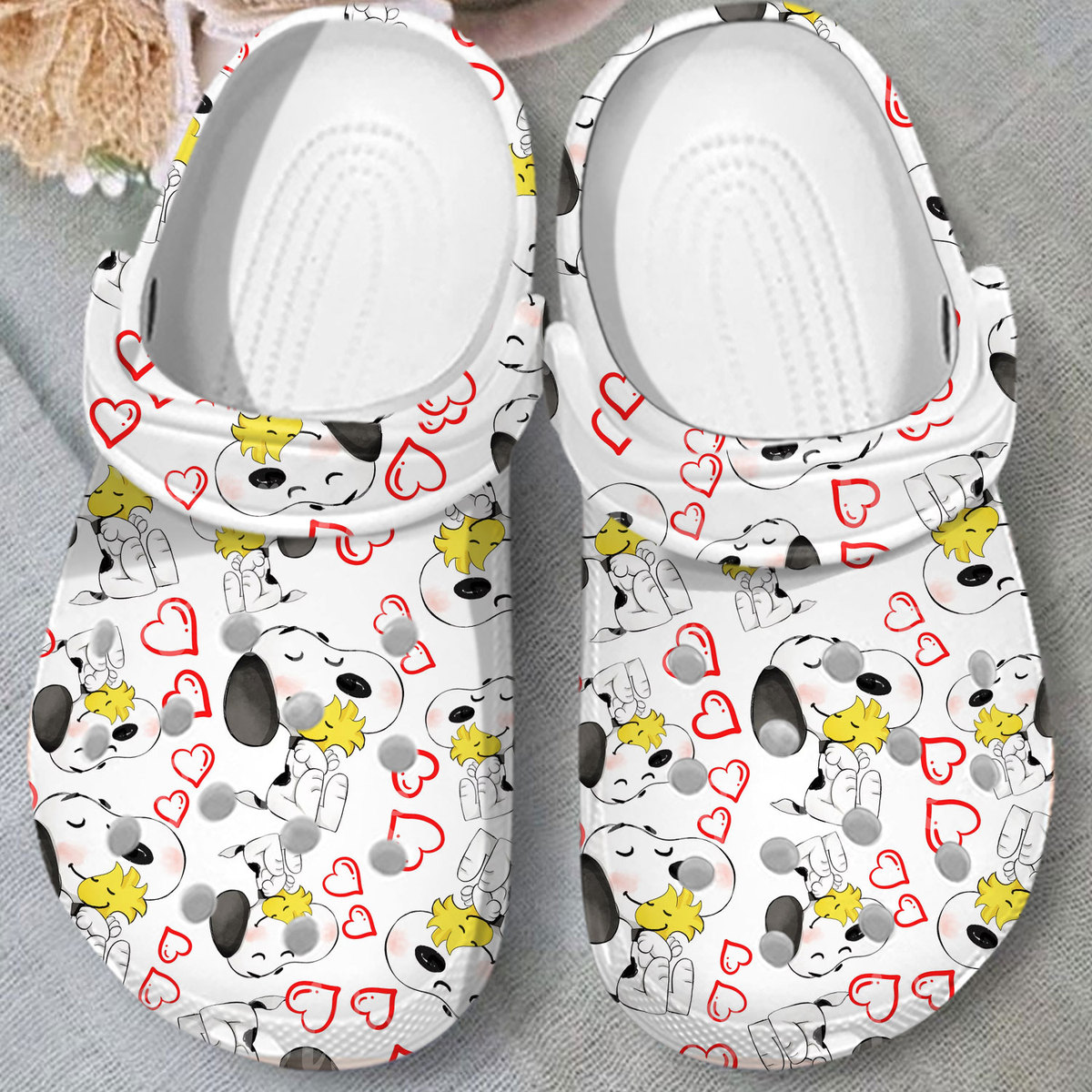 comfortable and breathable snoopy white clogs suitable for outdoor walking yhkbx