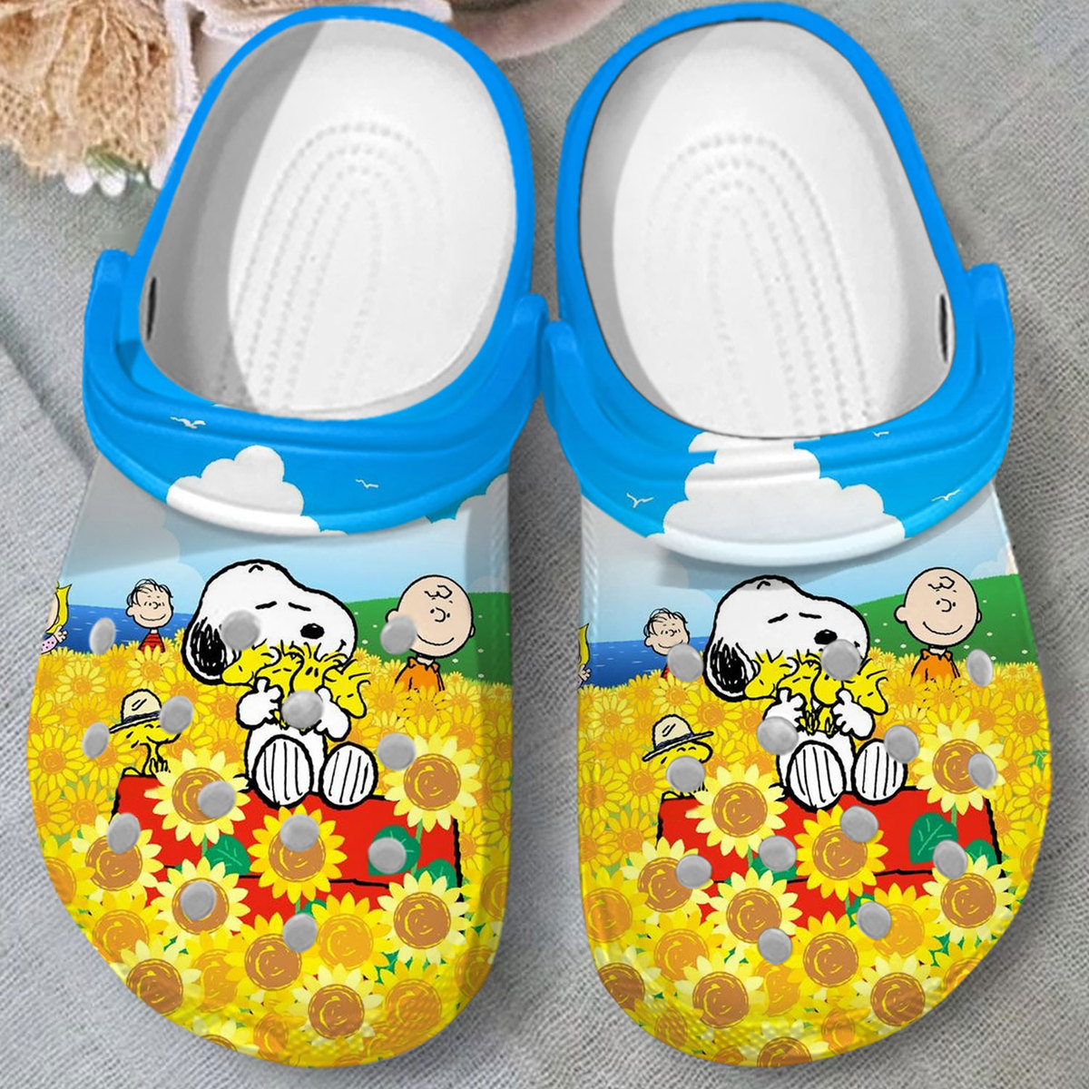 non slip and breathable snoopy colorful clogs suitable for outdoor walking 7thlj
