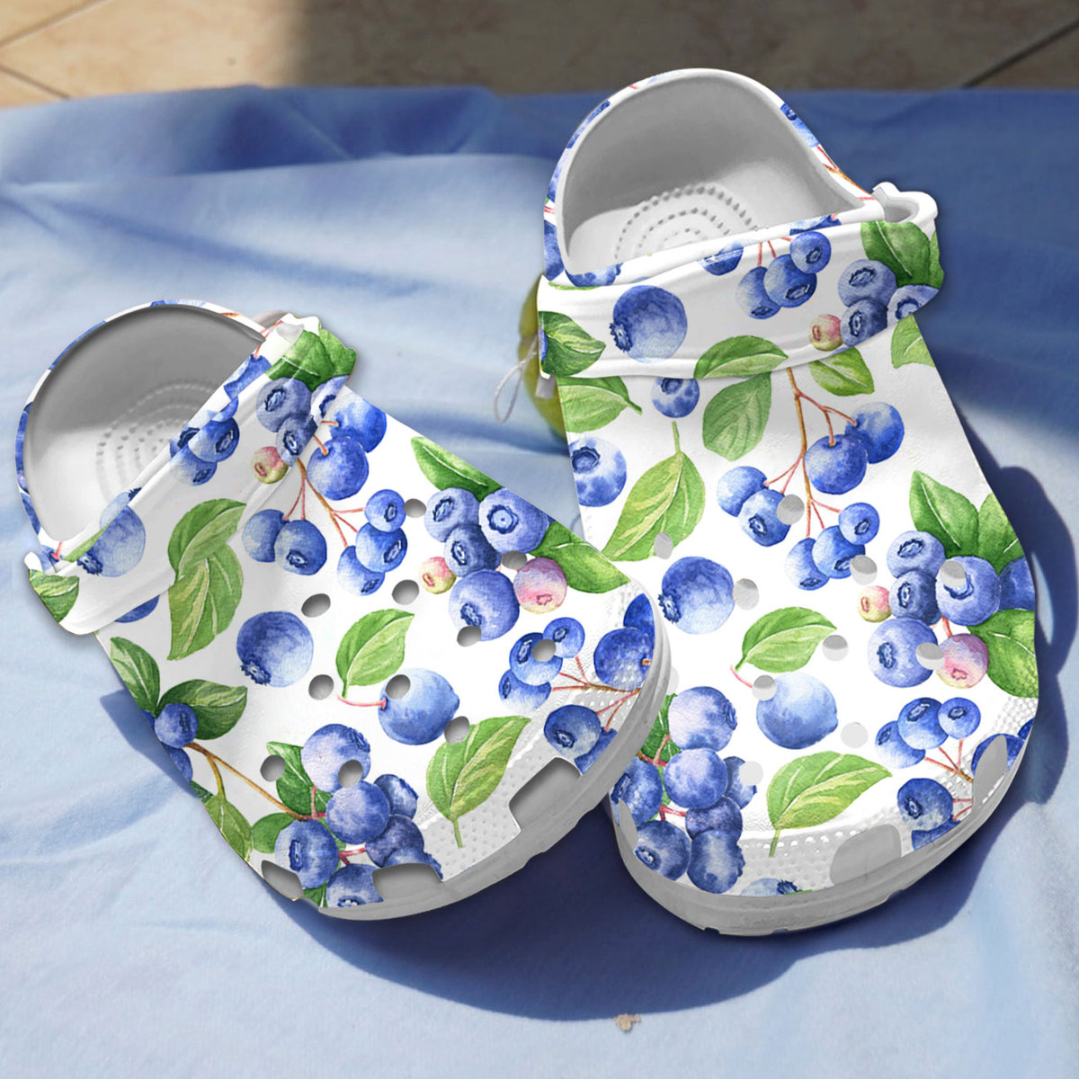 water resistant and safety blueberry white clogs suitable for outdoor walking bvgkh