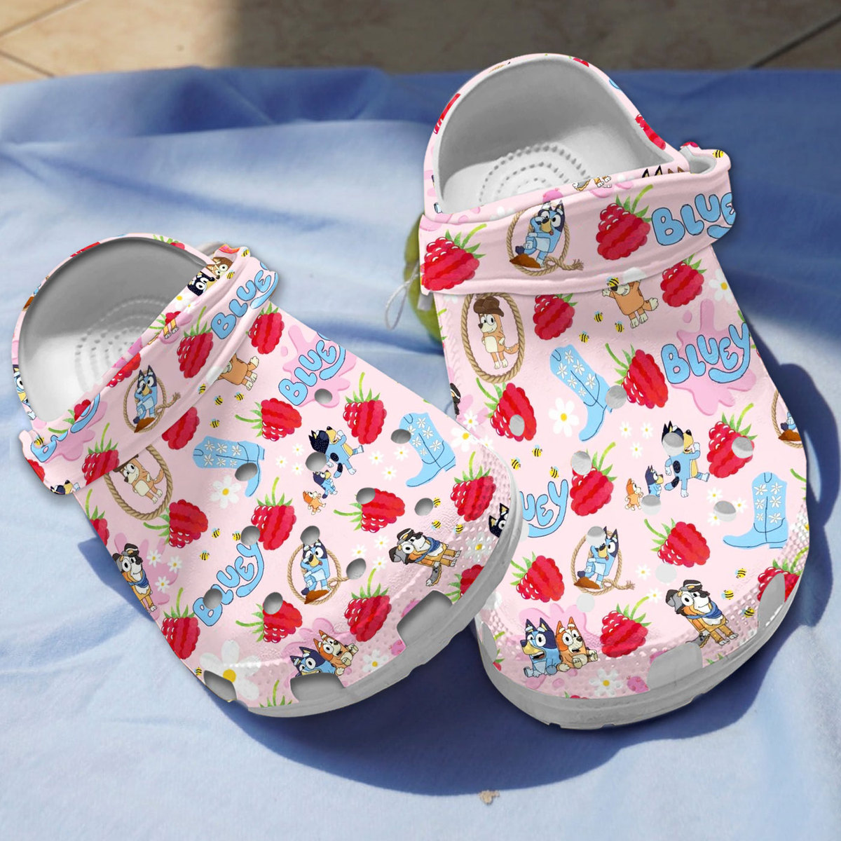 Water-Resistant And Non-slip Bluey Clogs, Perfect For Outdoor Walking
