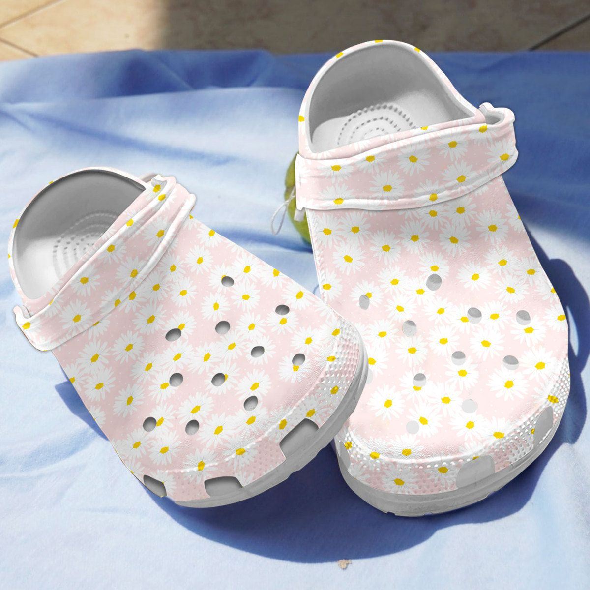 Special Clogs Daisy Flower Pink Classic Clogs, Cute And Comfortable For Outdoor Activity 