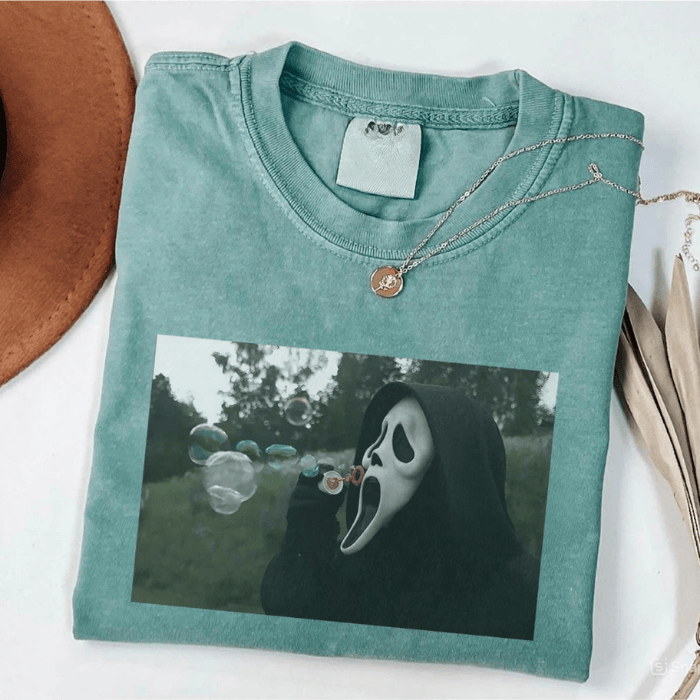 Funny Halloween Design The Scream Playing Bubbles T-Shirts