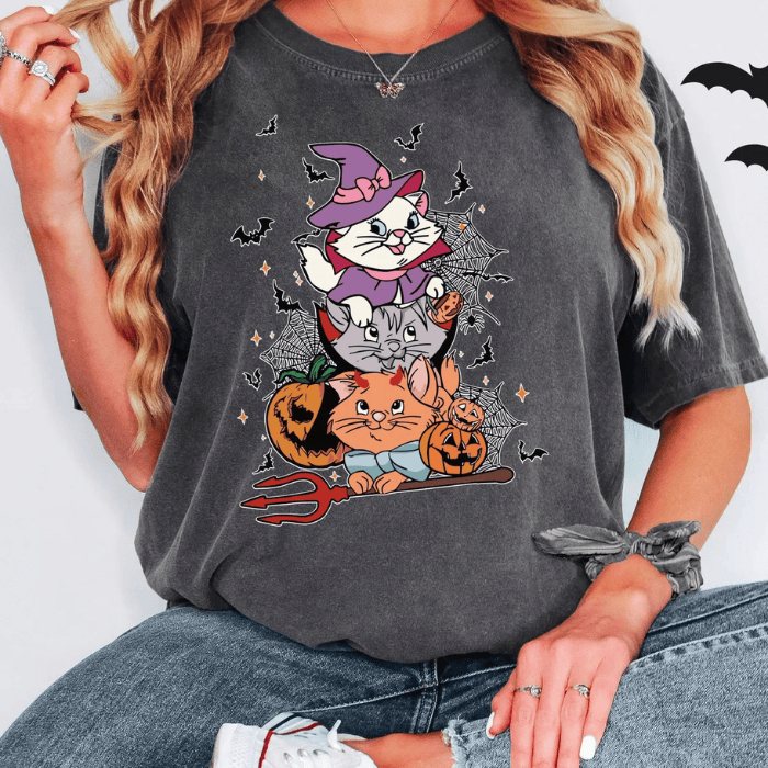 Three Little Cute Kittens Love Halloween Comfortable T-Shirts